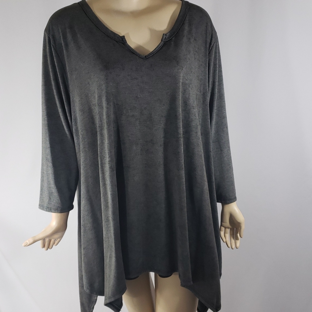 Plus size Rue+ gray long sided top 3/4 sleeve